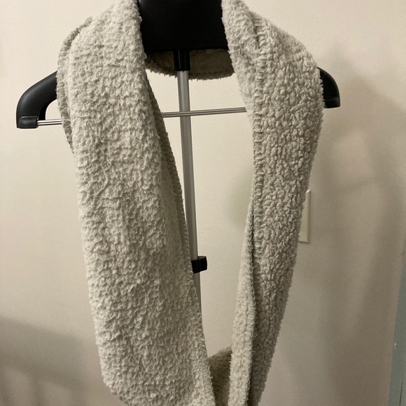 Soft scarf - Picture 2 of 2